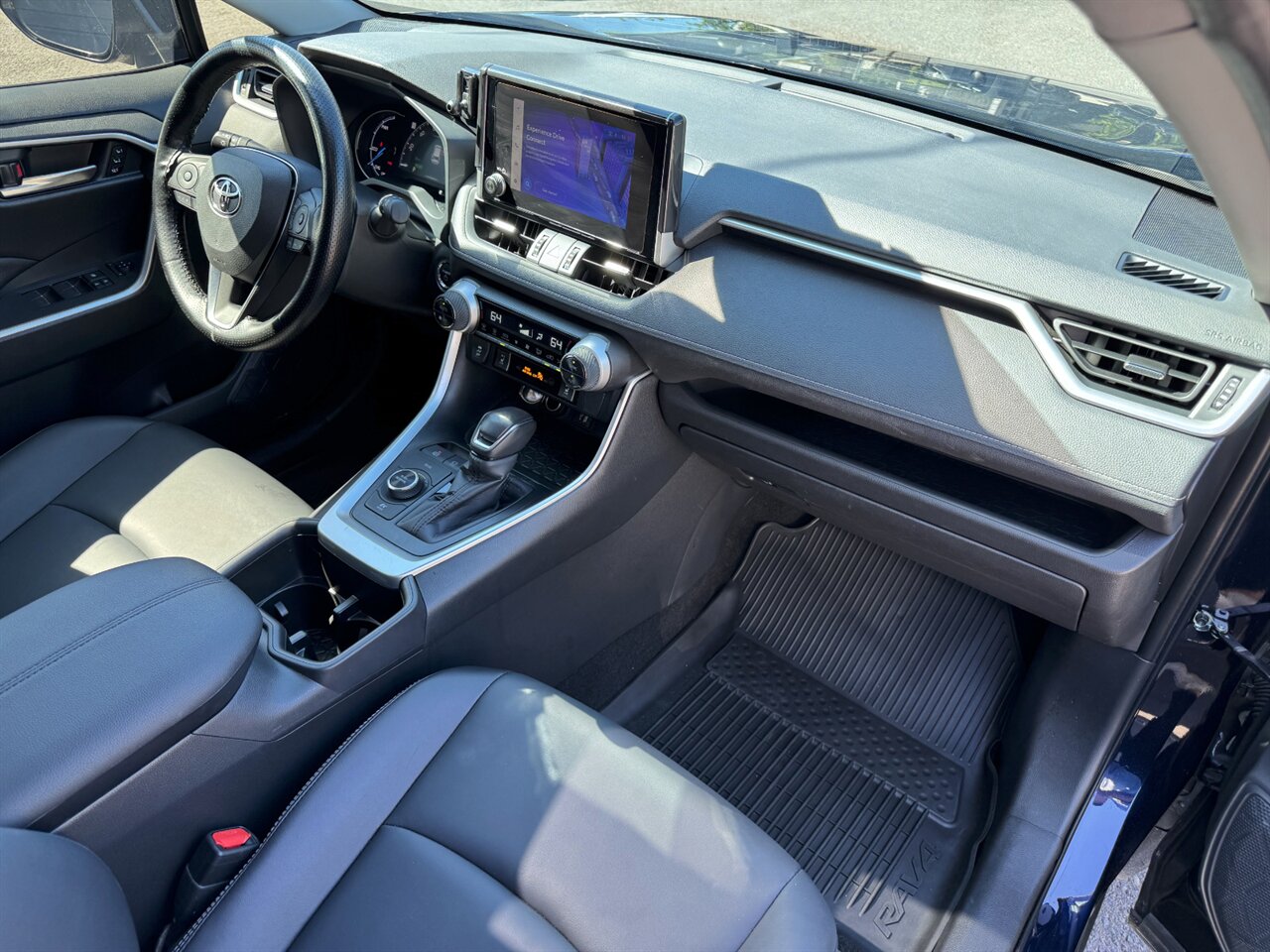 2025 Toyota RAV4 Hybrid XLE Premium AWD - Photo 18 - Portland, OR 97211