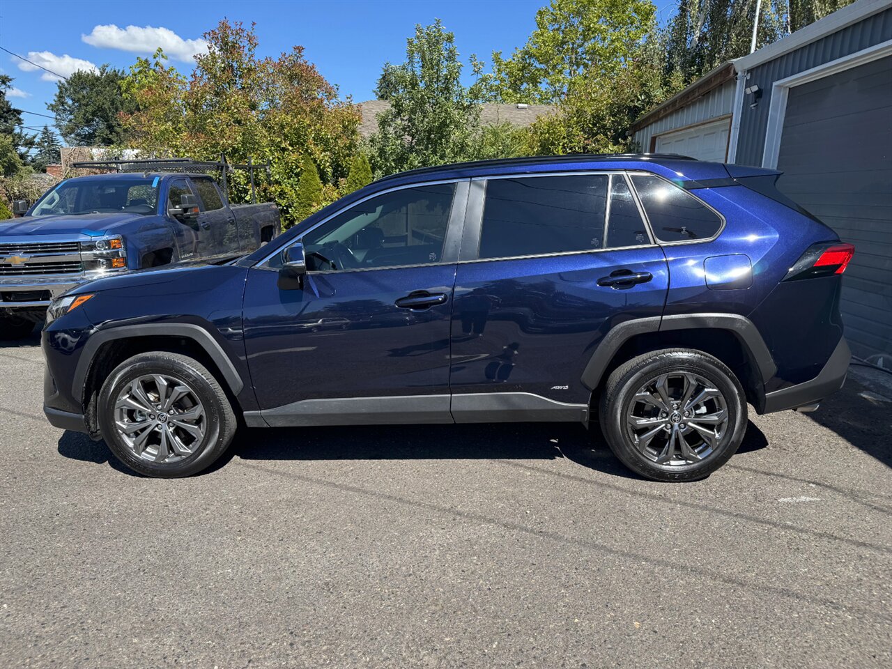 2025 Toyota RAV4 Hybrid XLE Premium AWD - Photo 4 - Portland, OR 97211