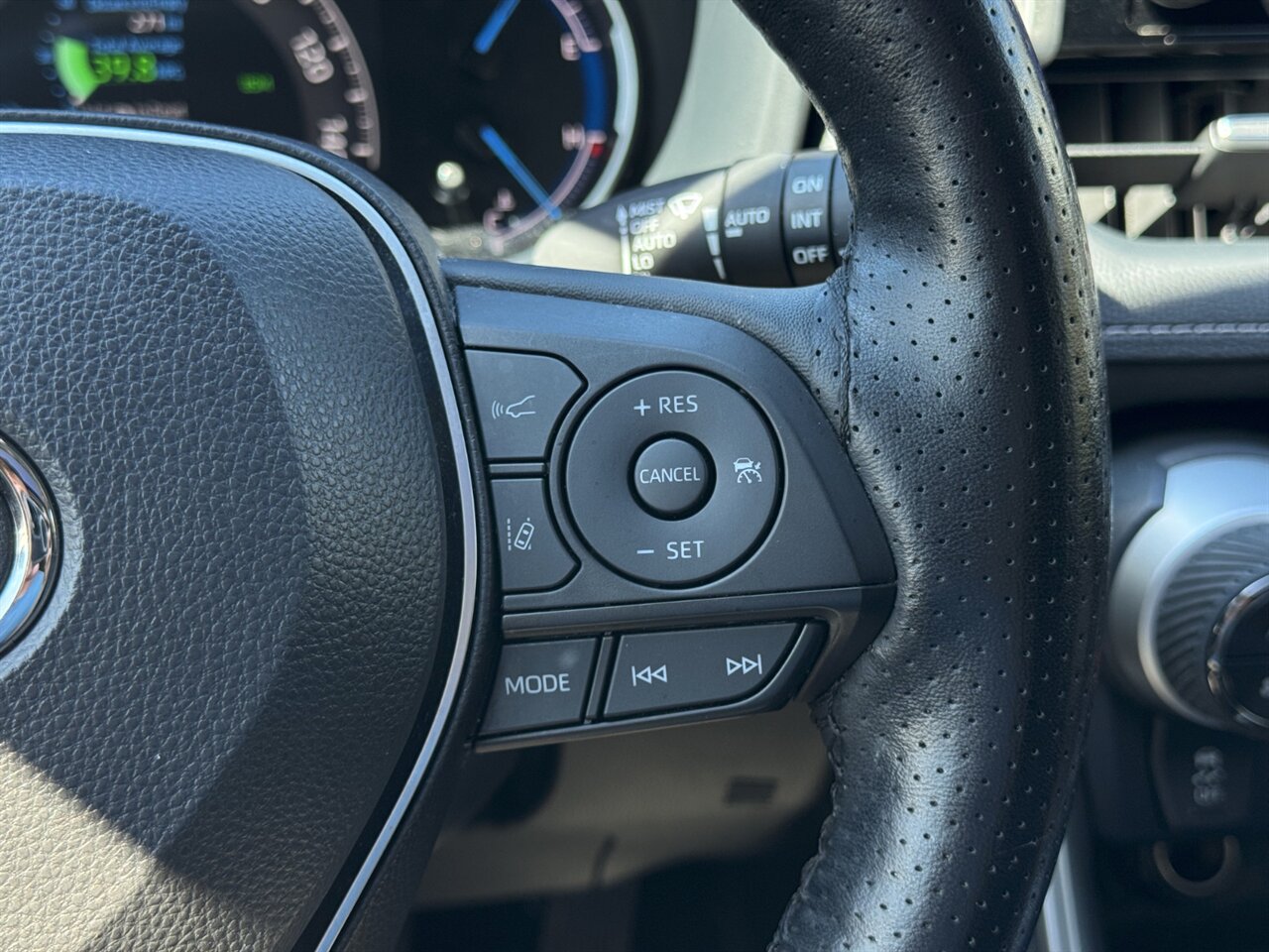 2025 Toyota RAV4 Hybrid XLE Premium AWD - Photo 27 - Portland, OR 97211