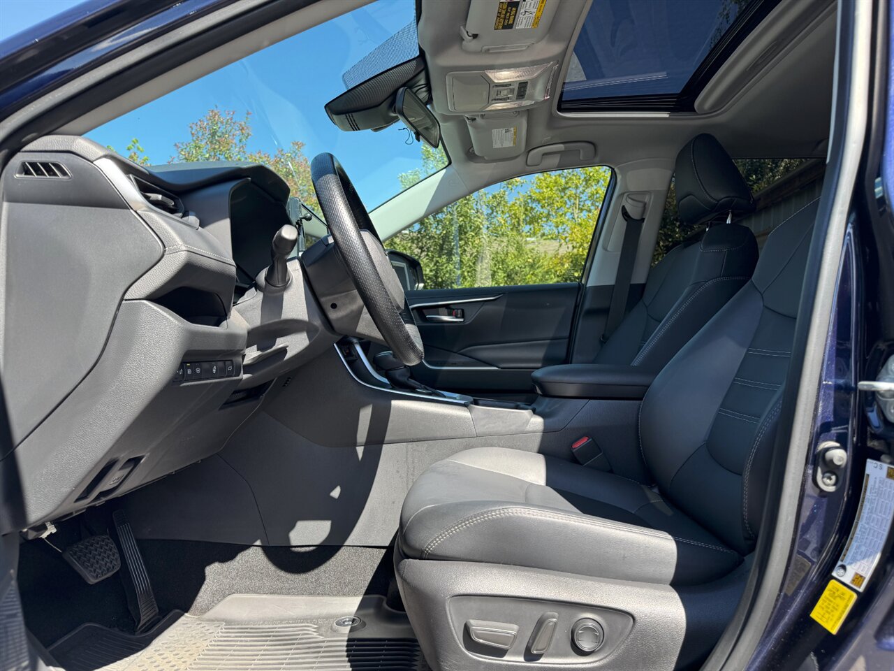 2025 Toyota RAV4 Hybrid XLE Premium AWD - Photo 11 - Portland, OR 97211