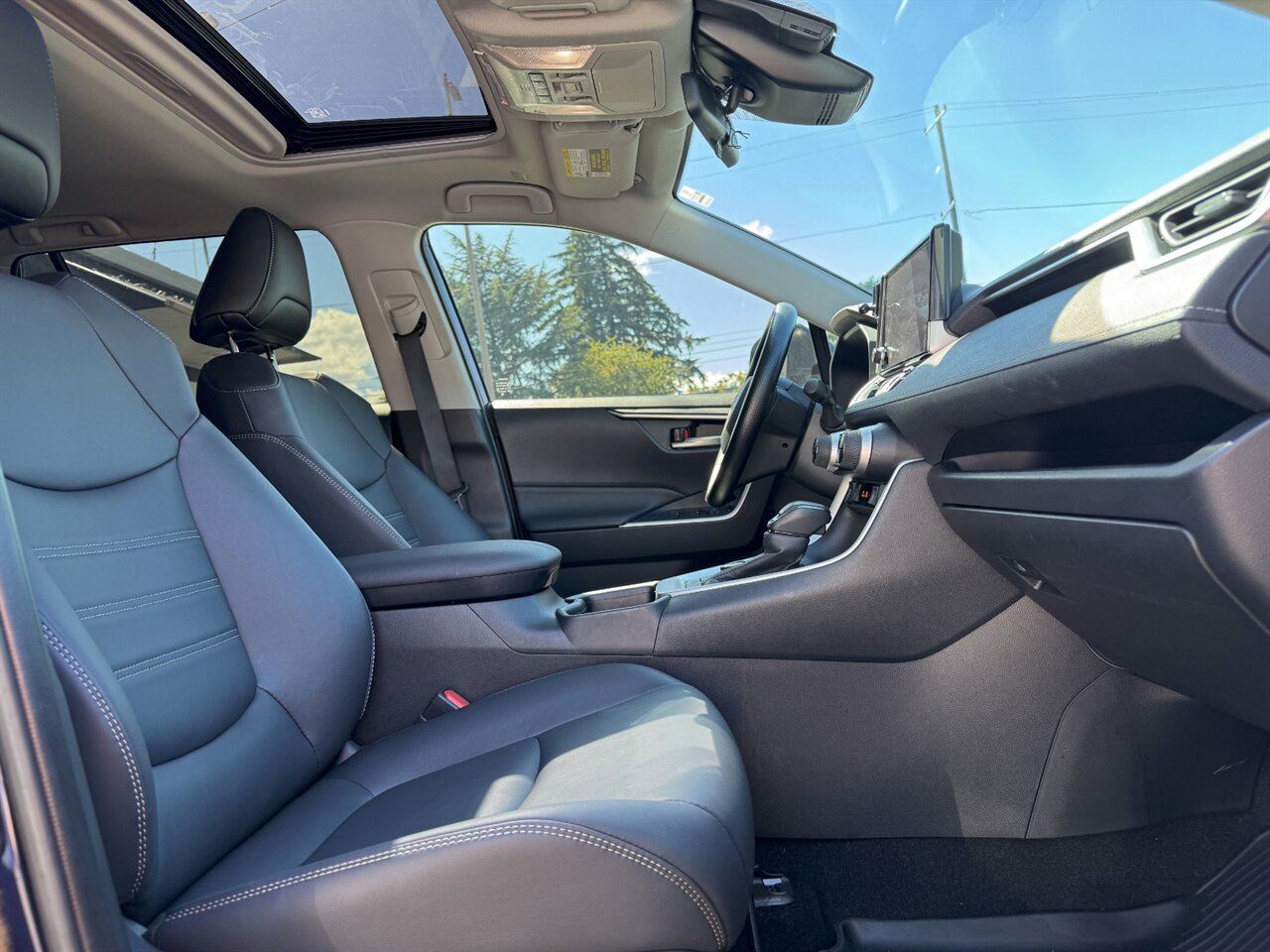 2025 Toyota RAV4 Hybrid XLE Premium AWD - Photo 19 - Portland, OR 97211
