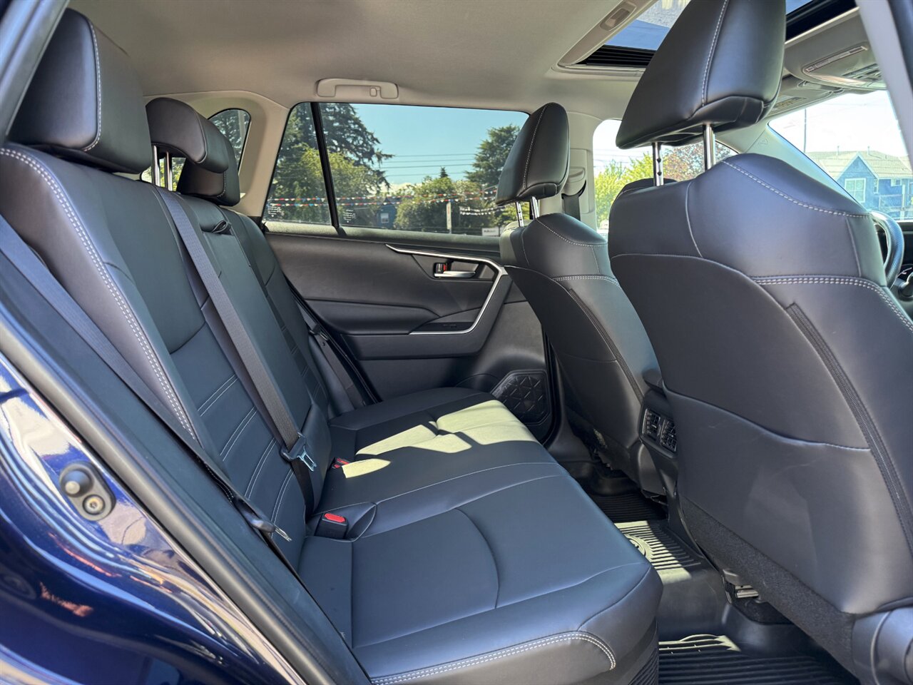 2025 Toyota RAV4 Hybrid XLE Premium AWD - Photo 17 - Portland, OR 97211
