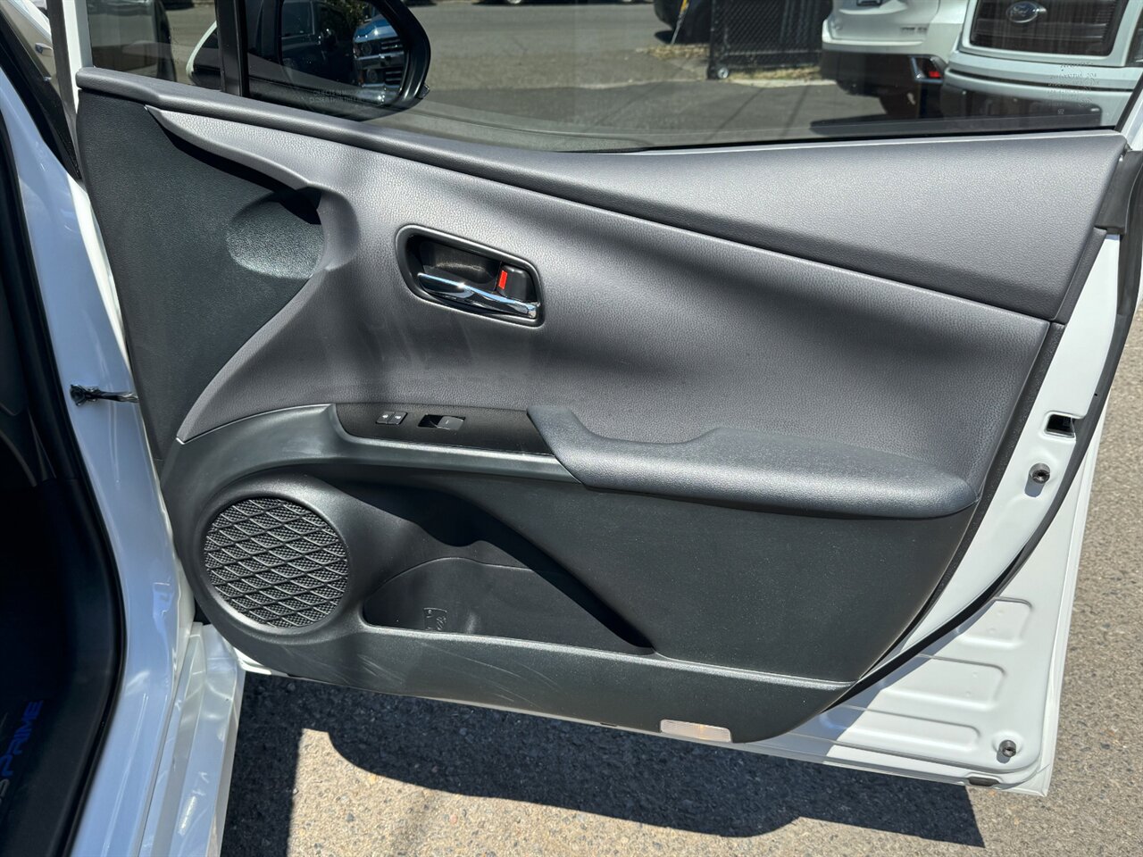 2021 Toyota Prius Prime Limited ONLY 31K MILES - Photo 14 - Portland, OR 97211