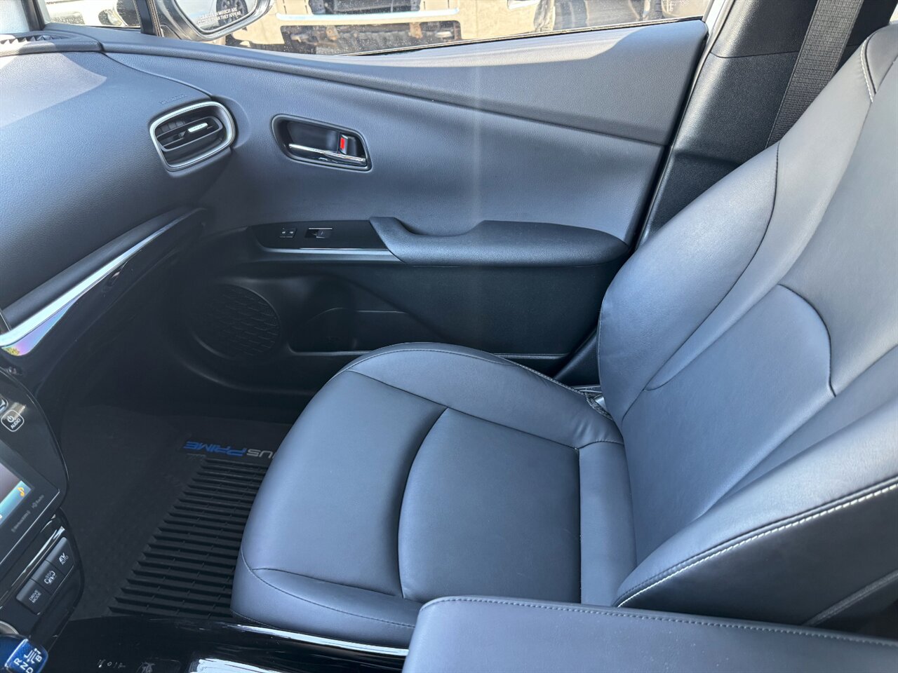2021 Toyota Prius Prime Limited ONLY 31K MILES - Photo 25 - Portland, OR 97211