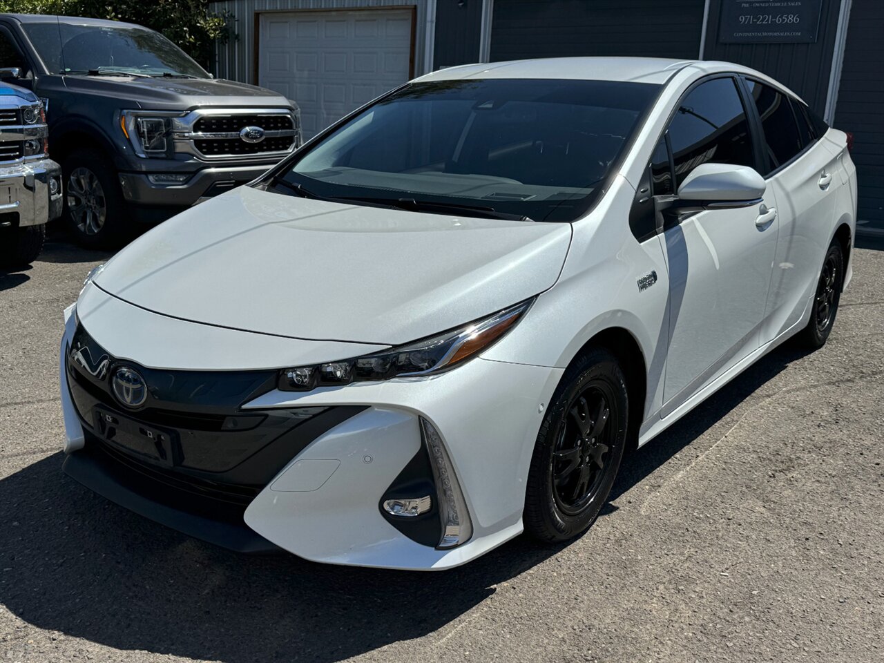 2021 Toyota Prius Prime Limited ONLY 31K MILES - Photo 3 - Portland, OR 97211