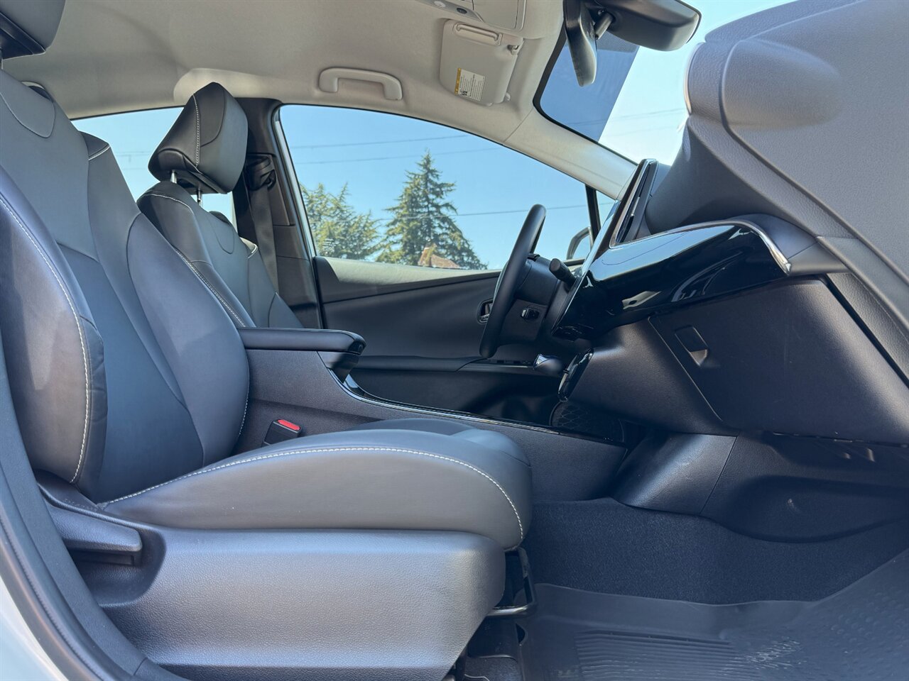 2021 Toyota Prius Prime Limited ONLY 31K MILES - Photo 13 - Portland, OR 97211