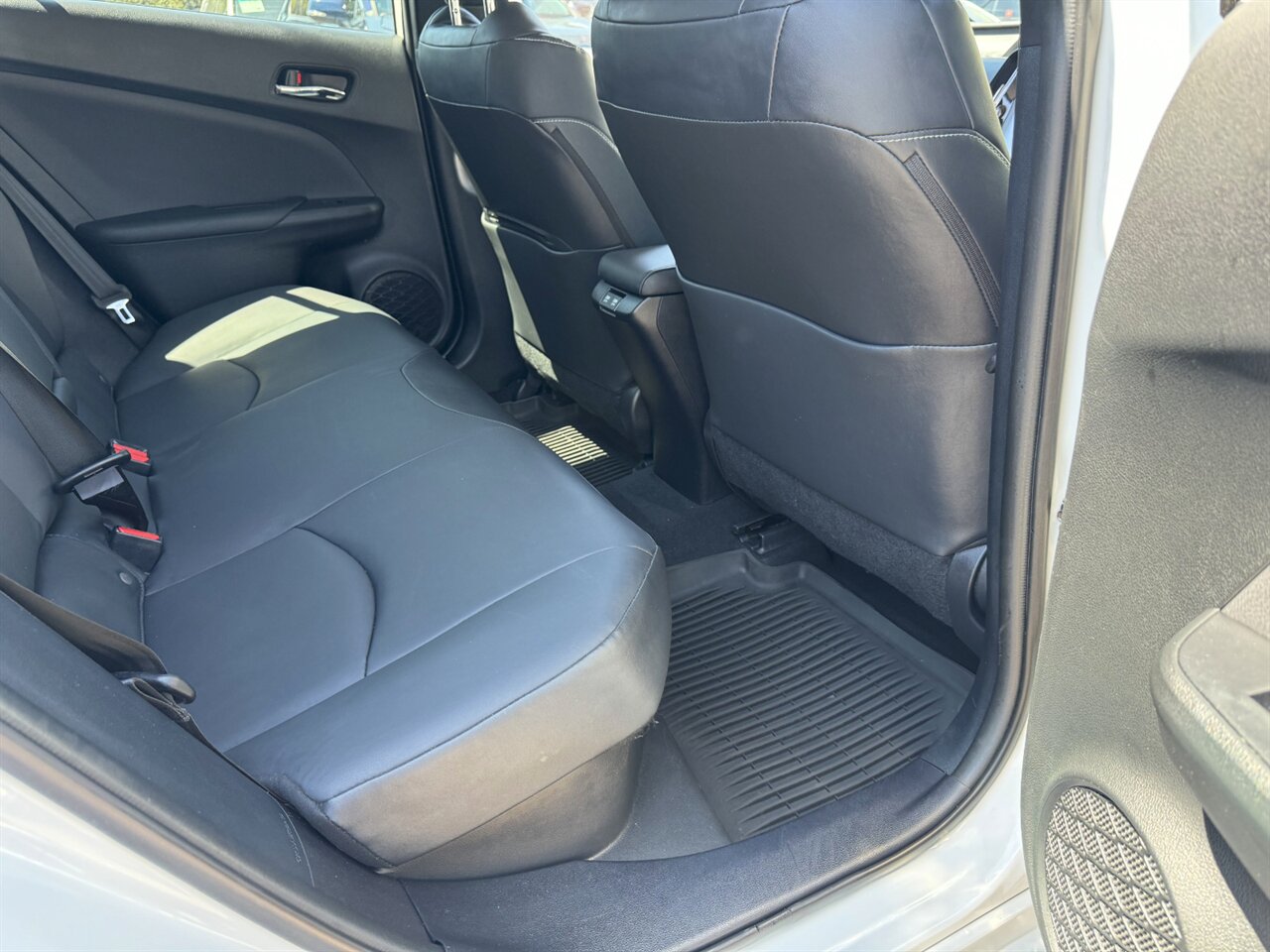 2021 Toyota Prius Prime Limited ONLY 31K MILES - Photo 27 - Portland, OR 97211