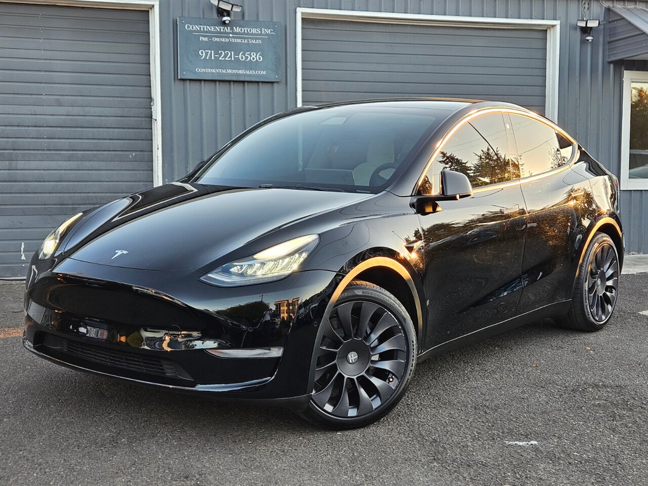 2022 Tesla Model Y Long Range Dual Motor QUALIFIES FOR REBATE   - Photo 1 - Portland, OR 97211