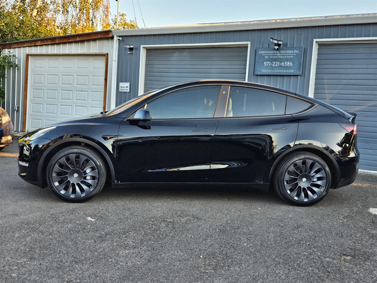 2022 Tesla Model Y Long Range Dual Motor QUALIFIES FOR REBATE   - Photo 3 - Portland, OR 97211