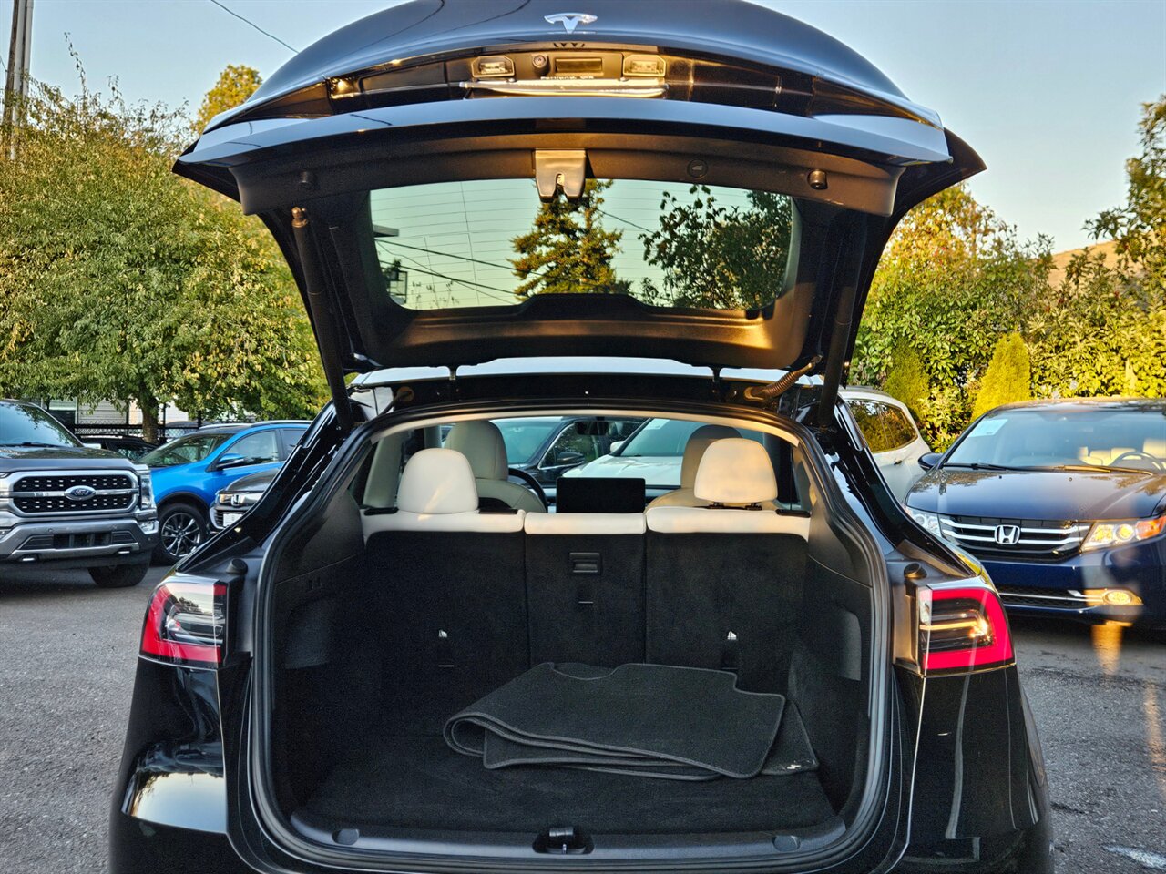 2022 Tesla Model Y Long Range Dual Motor QUALIFIES FOR REBATE   - Photo 11 - Portland, OR 97211