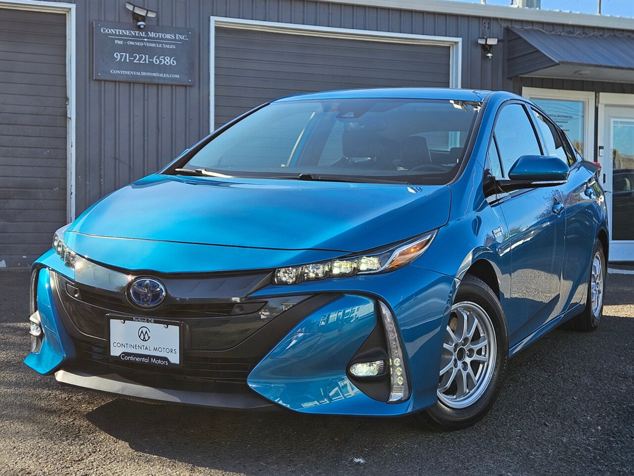 2020 Toyota Prius Prime Limited ADAPTIVE CRUISE - Photo 1 - Portland, OR 97211
