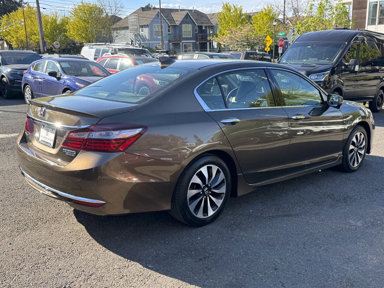 2017 Honda Accord Hybrid Touring 47 AVG MPG ADAPTIVE BLINDSPOT - Photo 8 - Portland, OR 97211