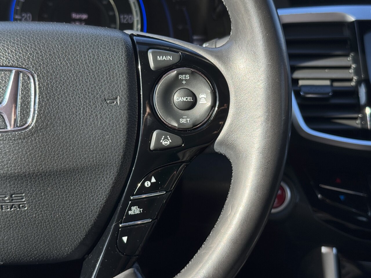 2017 Honda Accord Hybrid Touring 47 AVG MPG ADAPTIVE BLINDSPOT - Photo 23 - Portland, OR 97211