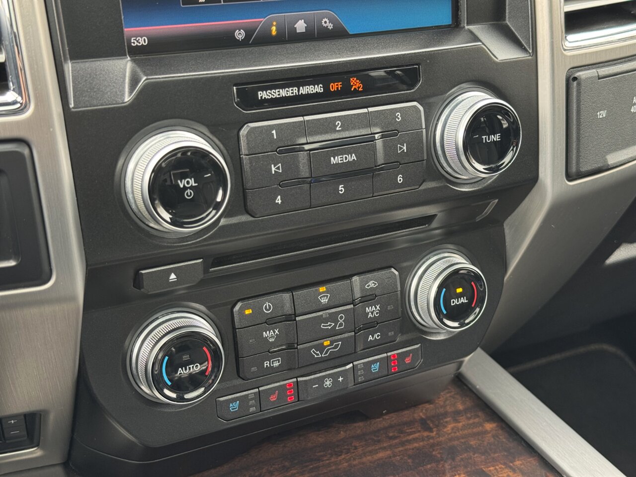 2015 Ford F-150 Platinum 4x4 ADAPTIVE CRUISE PANORAMA   - Photo 28 - Portland, OR 97211