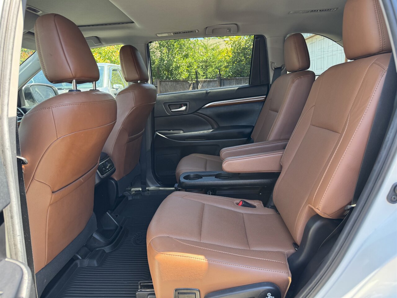 2019 Toyota Highlander Limited AWD ADAPTIVE CRUISE 1-OWNER - Photo 13 - Portland, OR 97211