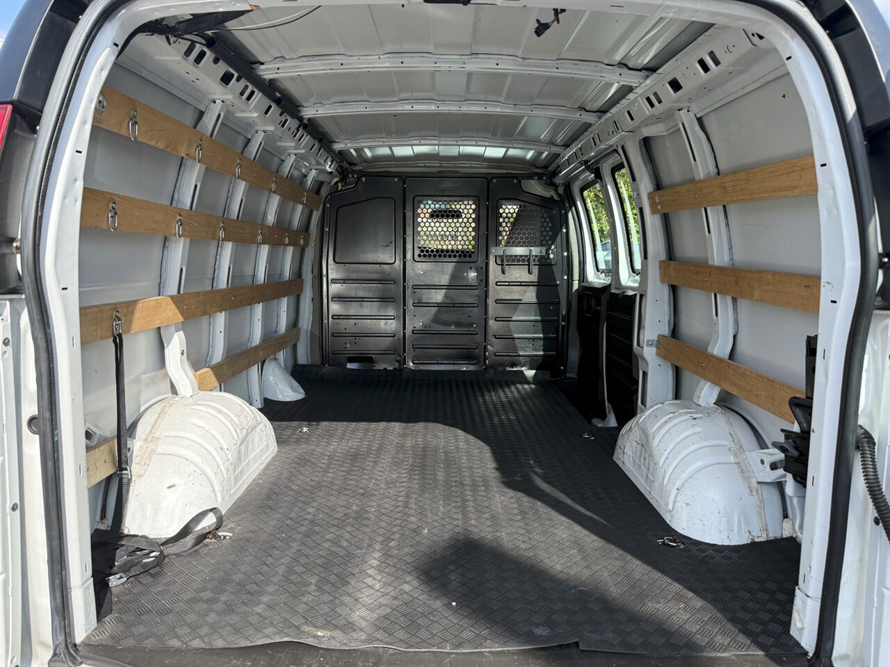 2019 Chevrolet Express 2500 BACKUP CAMERA - Photo 4 - Portland, OR 97211