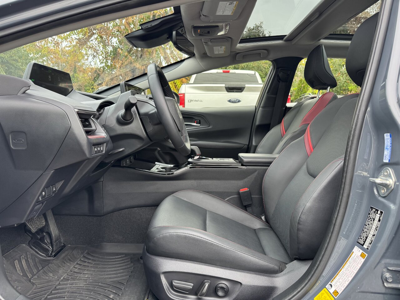 2024 Toyota Prius Prime XSE   - Photo 11 - Portland, OR 97211
