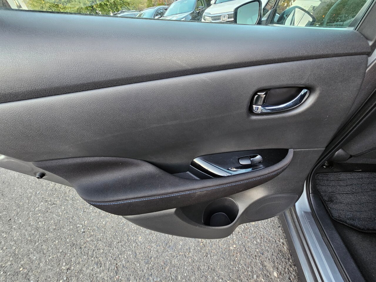 2021 Nissan LEAF SV - EV REBATE $4000 - Photo 14 - Portland, OR 97211