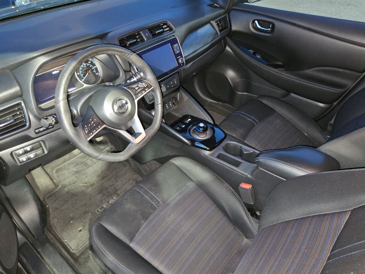 2021 Nissan LEAF SV - EV REBATE $4000 - Photo 2 - Portland, OR 97211