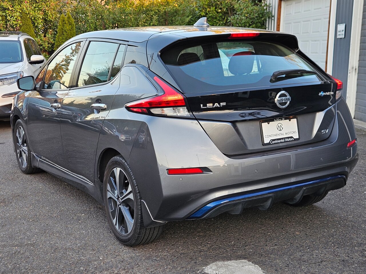 2021 Nissan LEAF SV - EV REBATE $4000 - Photo 4 - Portland, OR 97211