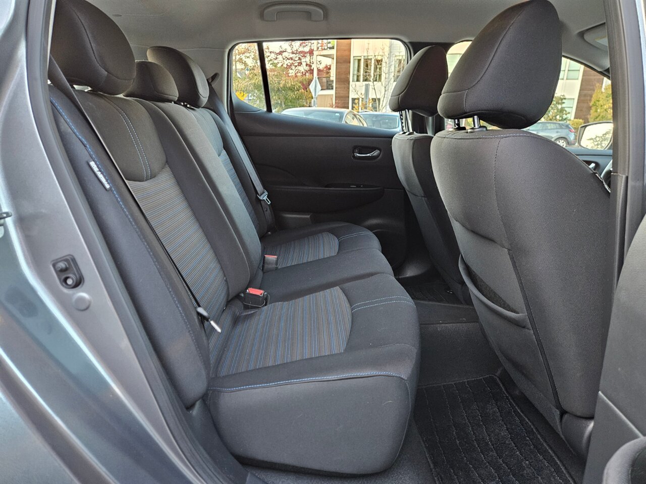 2021 Nissan LEAF SV - EV REBATE $4000 - Photo 16 - Portland, OR 97211