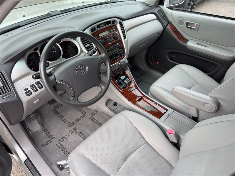 2007 Toyota Highlander Limited AWD 3RD ROW  