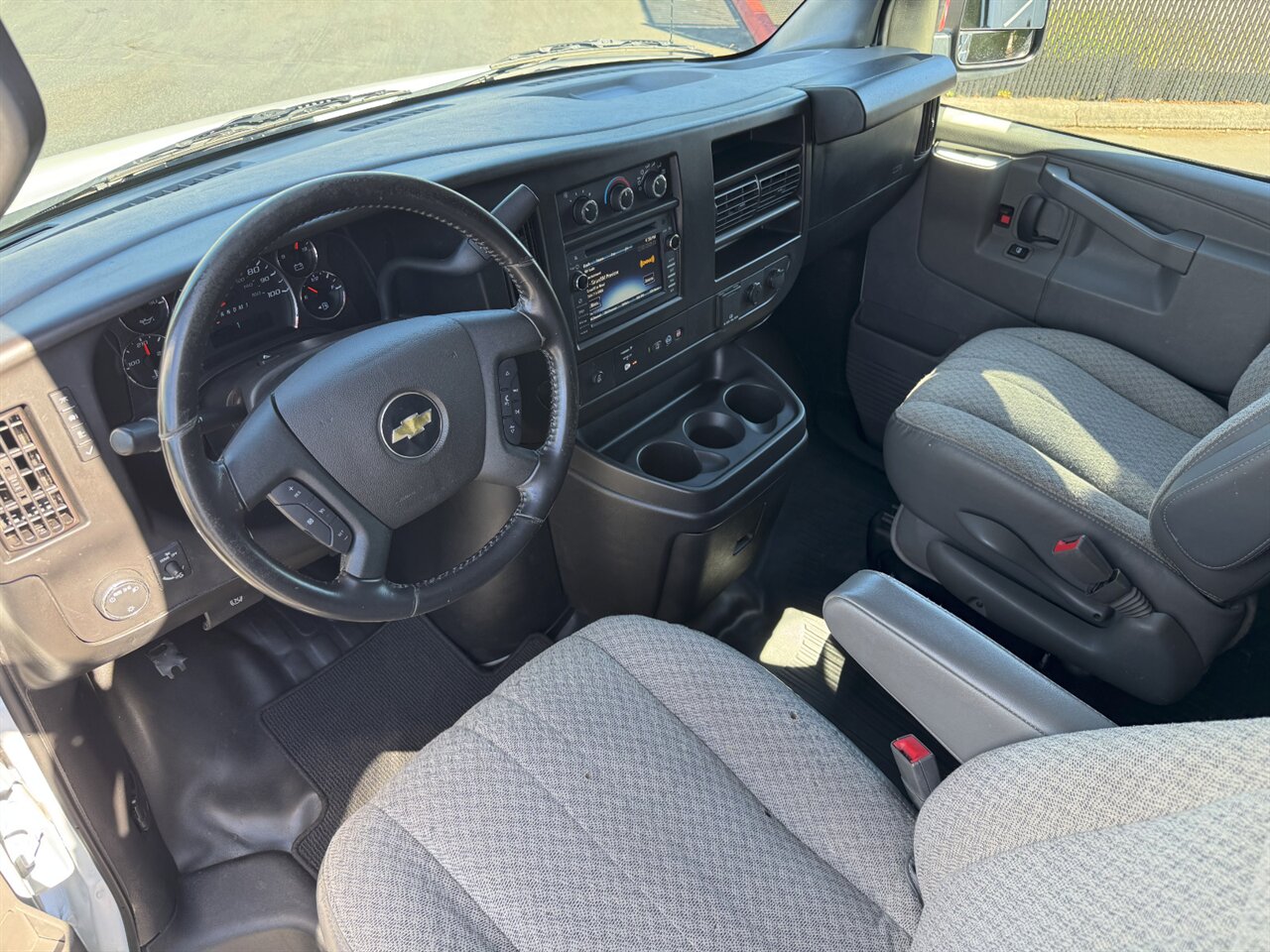 2020 Chevrolet Express 3500   - Photo 2 - Portland, OR 97211