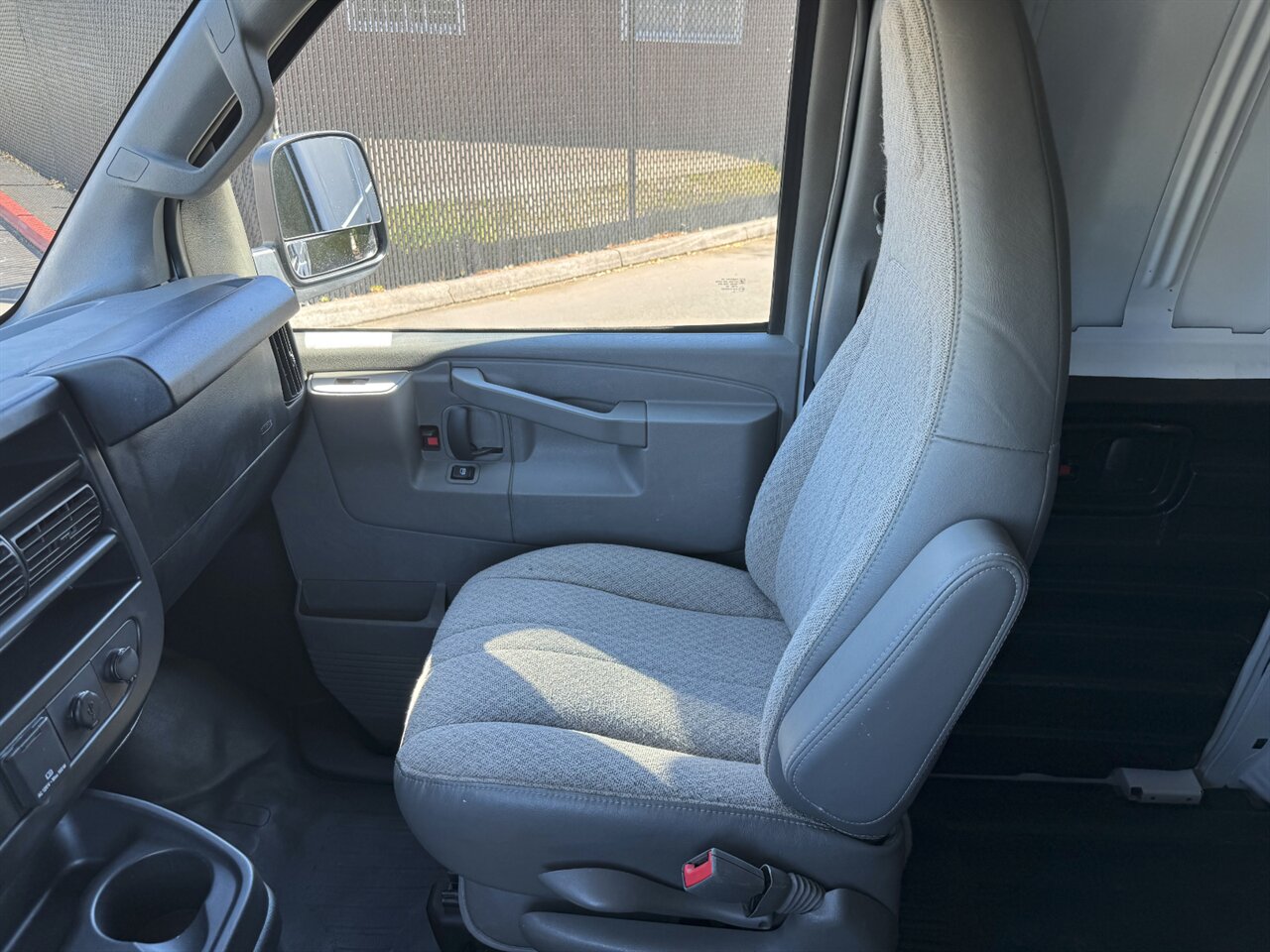 2020 Chevrolet Express 3500   - Photo 21 - Portland, OR 97211