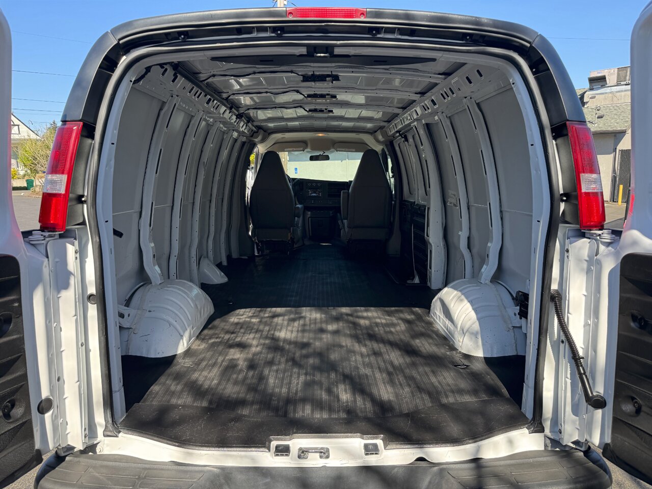 2020 Chevrolet Express 3500   - Photo 12 - Portland, OR 97211