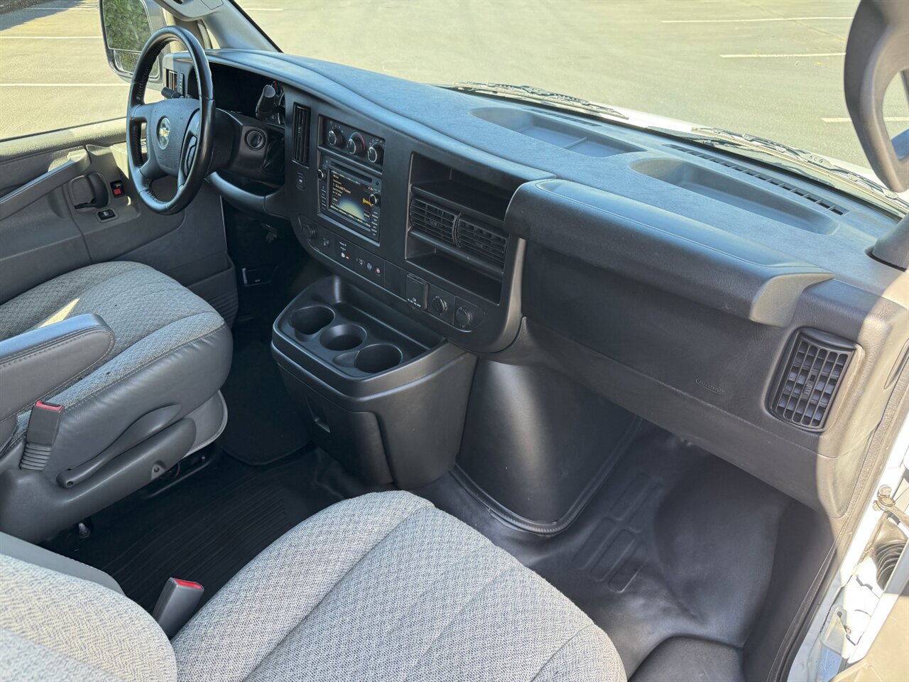 2020 Chevrolet Express 3500   - Photo 14 - Portland, OR 97211