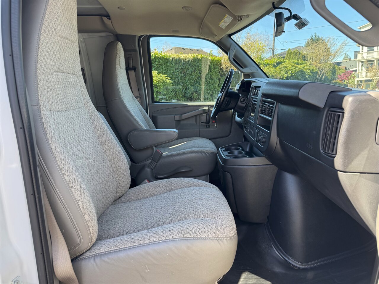 2020 Chevrolet Express 3500   - Photo 15 - Portland, OR 97211