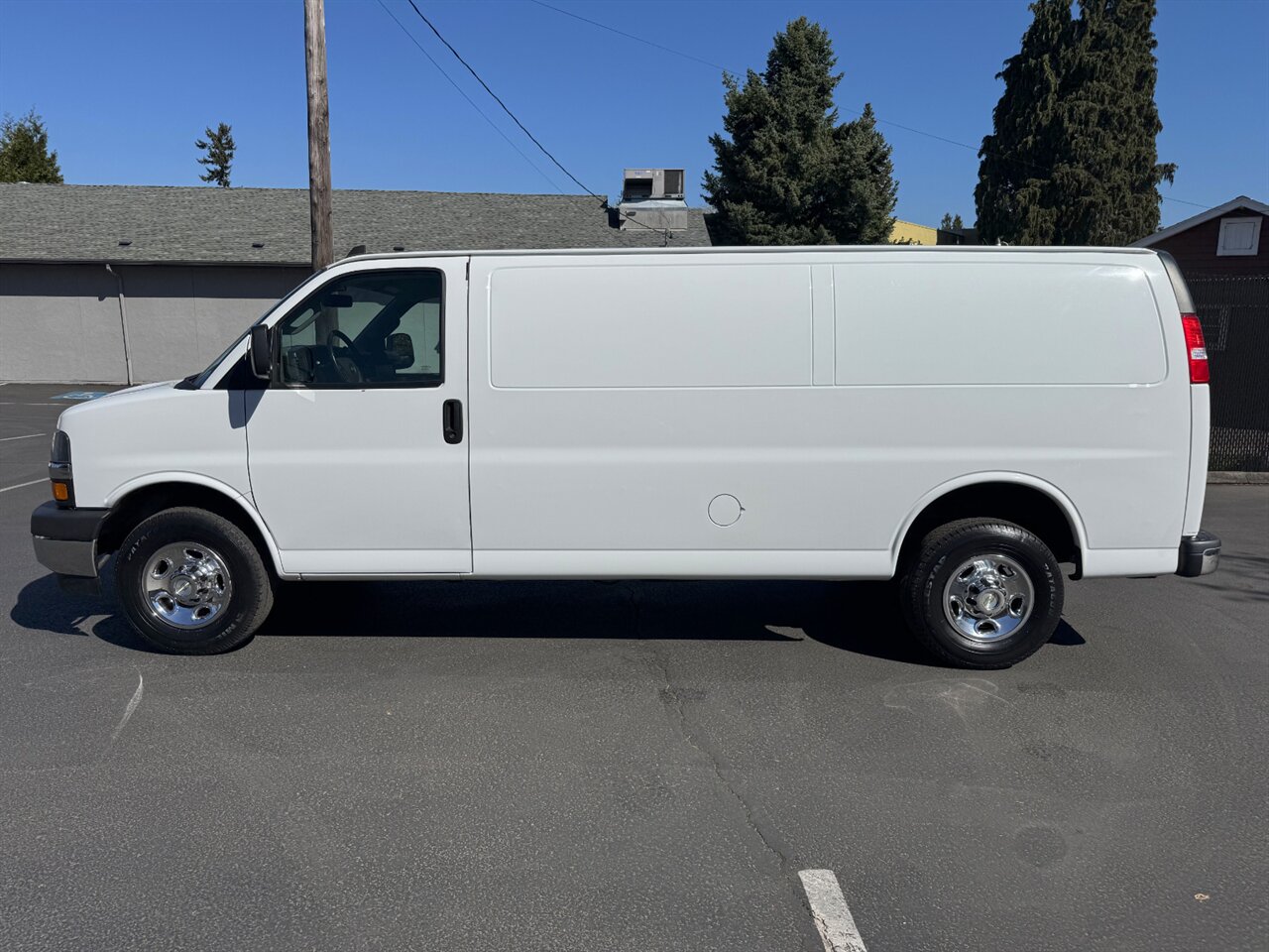 2020 Chevrolet Express 3500   - Photo 4 - Portland, OR 97211