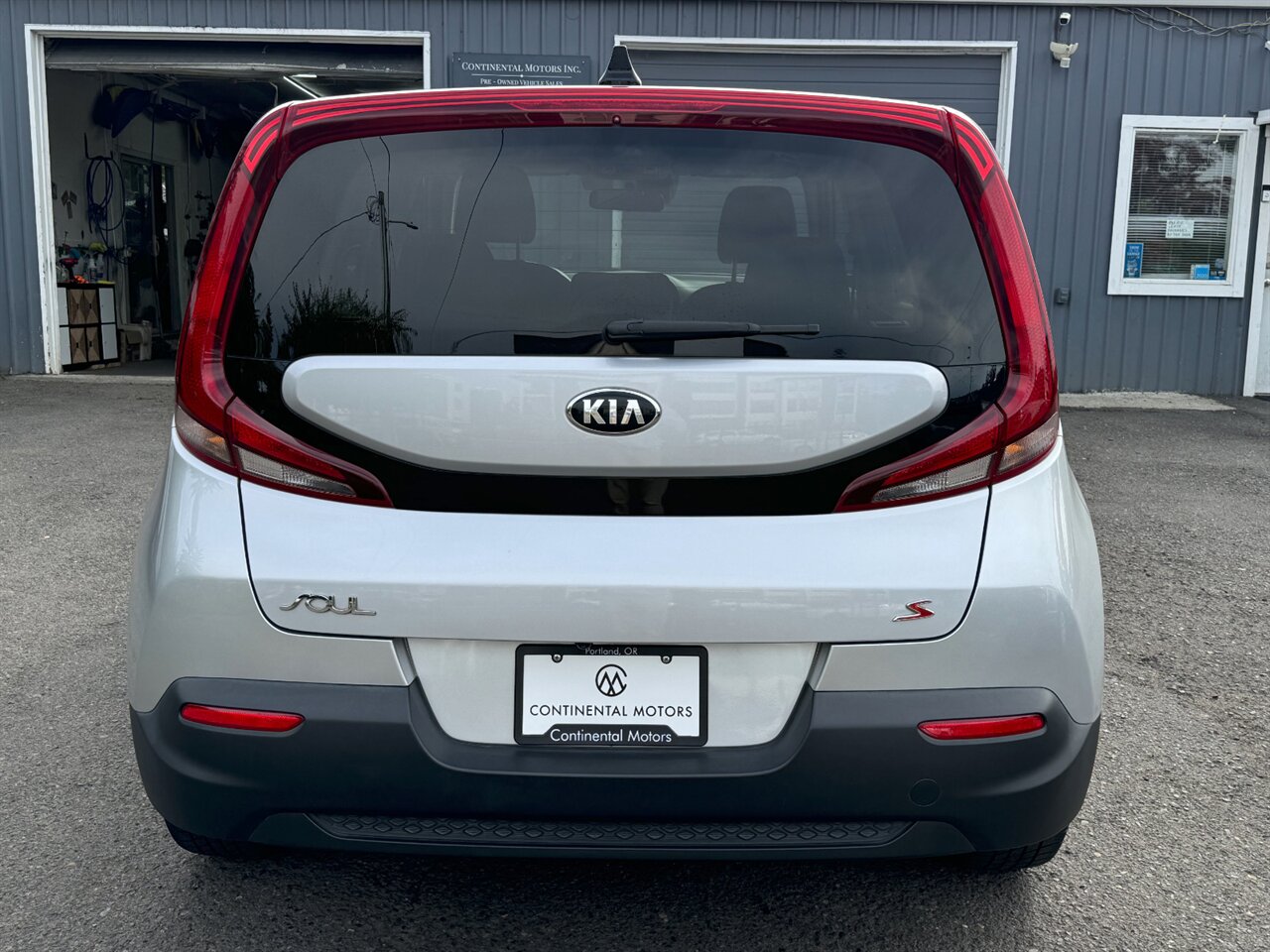 2020 Kia Soul S   - Photo 8 - Portland, OR 97211