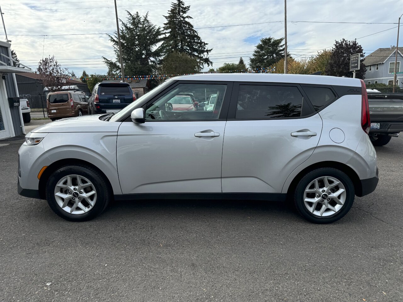 2020 Kia Soul S   - Photo 3 - Portland, OR 97211