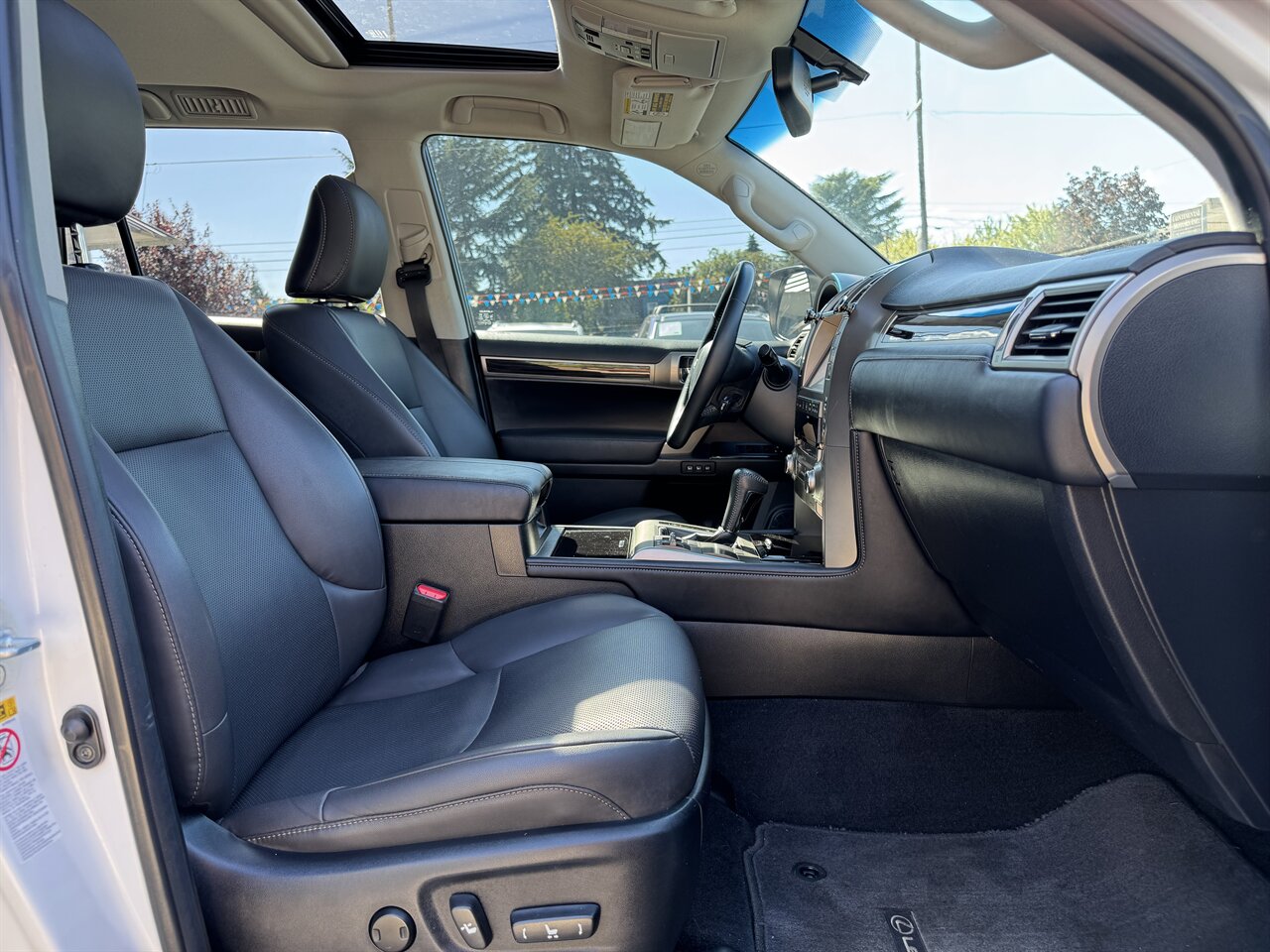 2015 Lexus GX 460   - Photo 18 - Portland, OR 97211