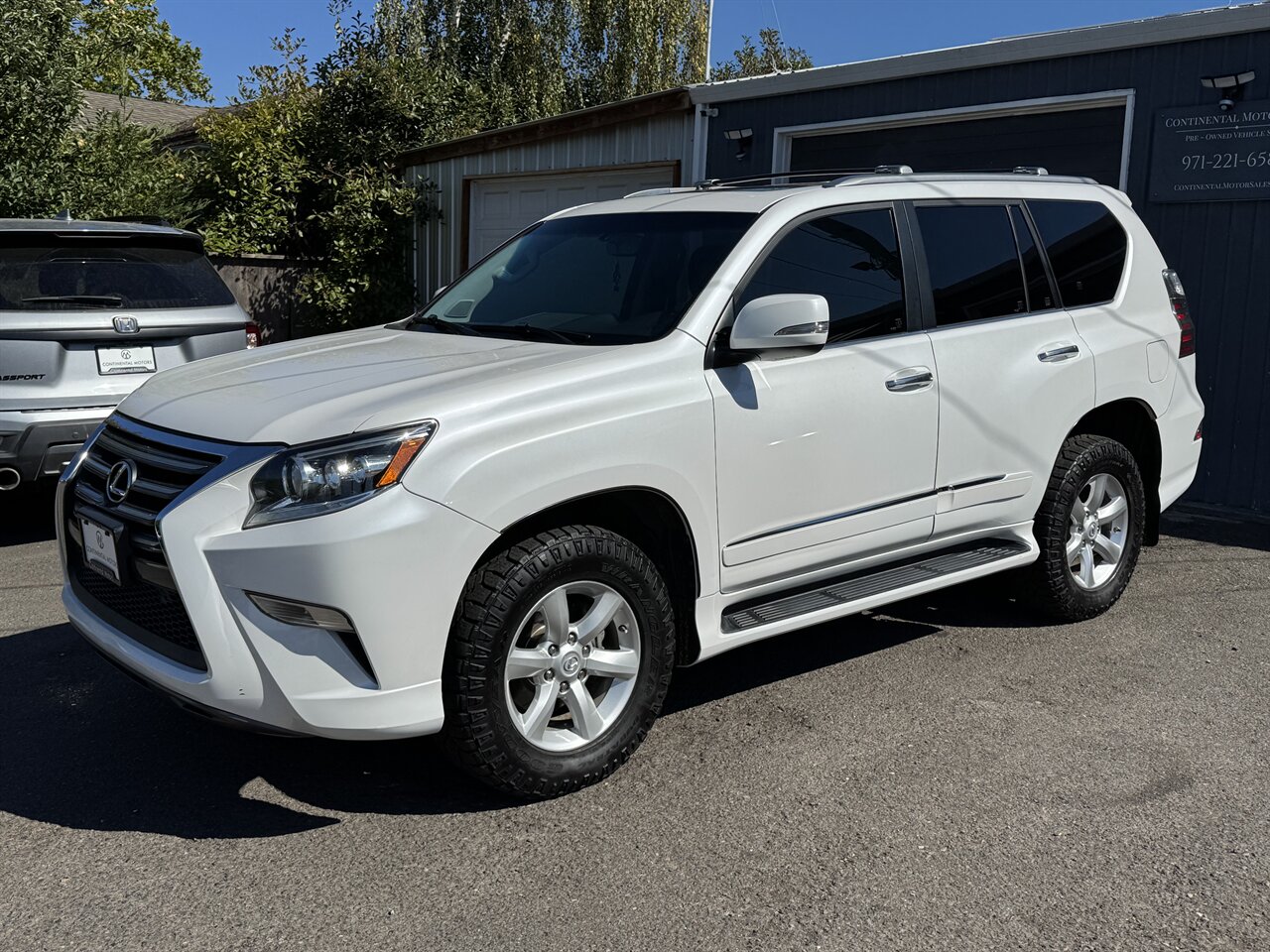 2015 Lexus GX 460   - Photo 3 - Portland, OR 97211