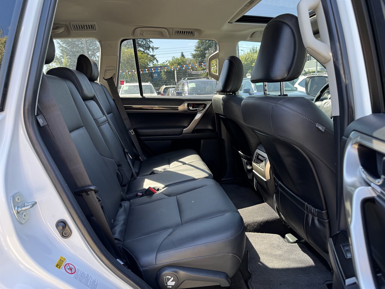 2015 Lexus GX 460   - Photo 16 - Portland, OR 97211