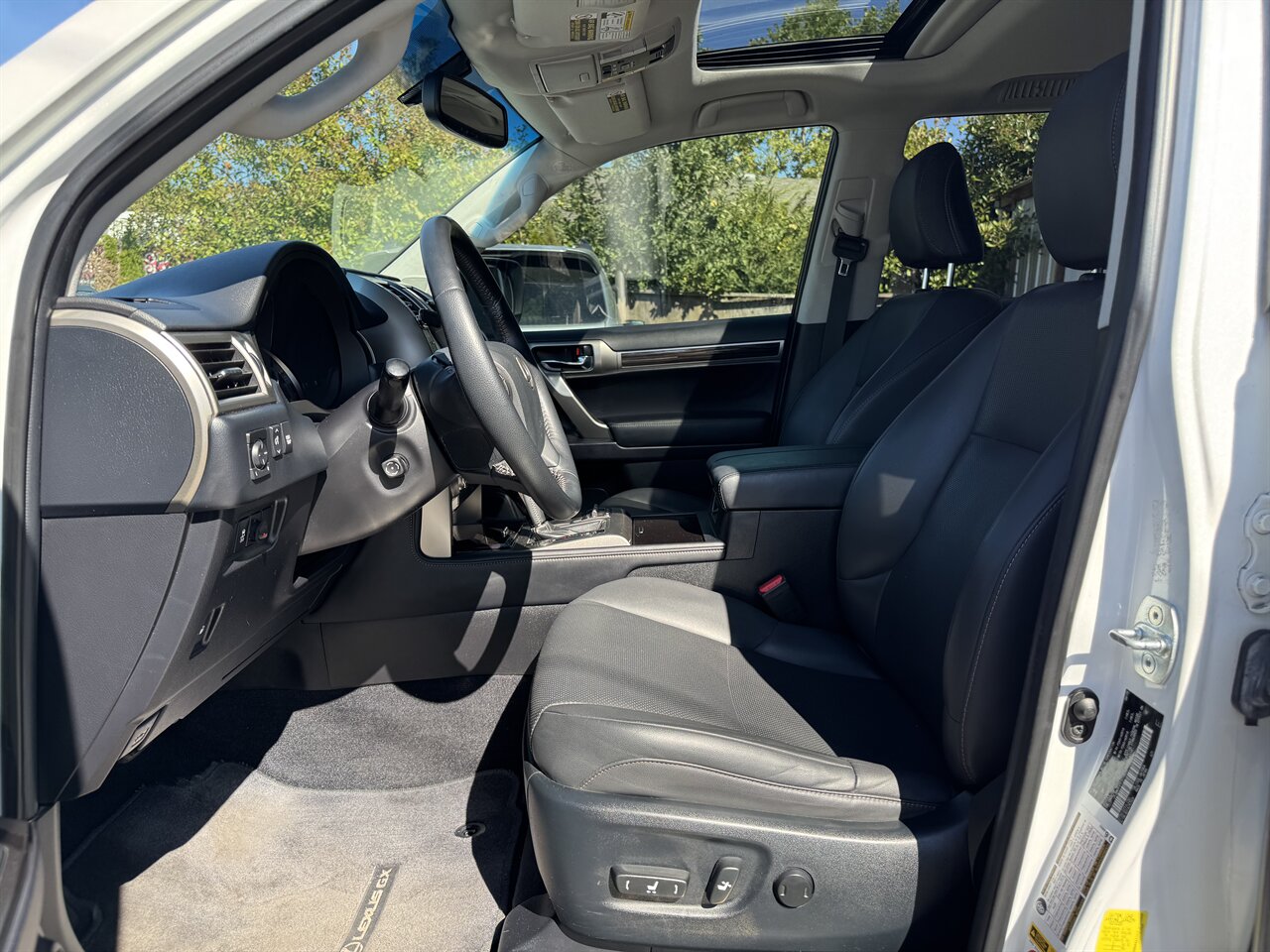 2015 Lexus GX 460   - Photo 11 - Portland, OR 97211