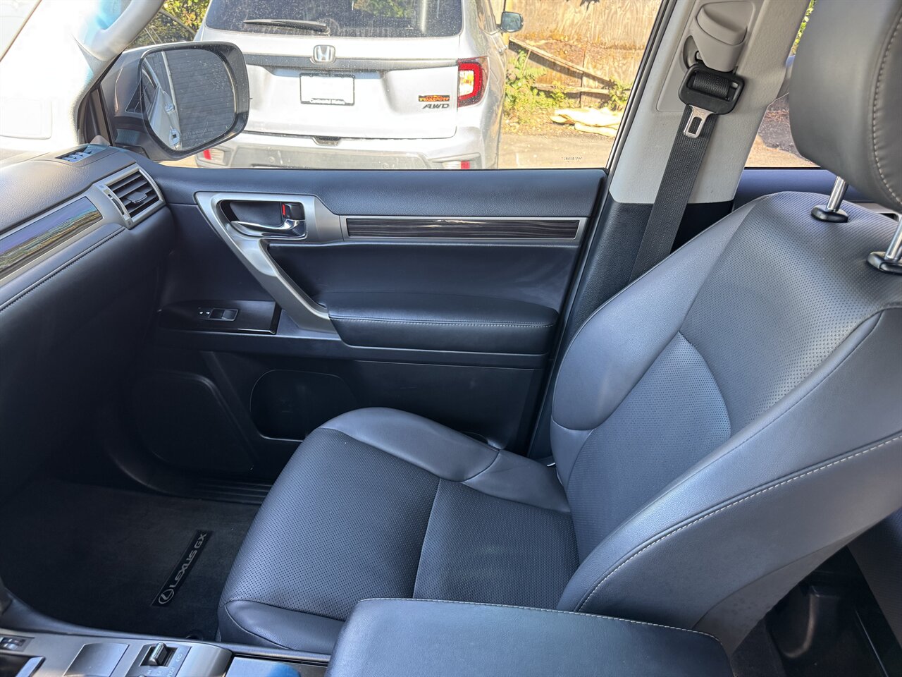 2015 Lexus GX 460   - Photo 25 - Portland, OR 97211