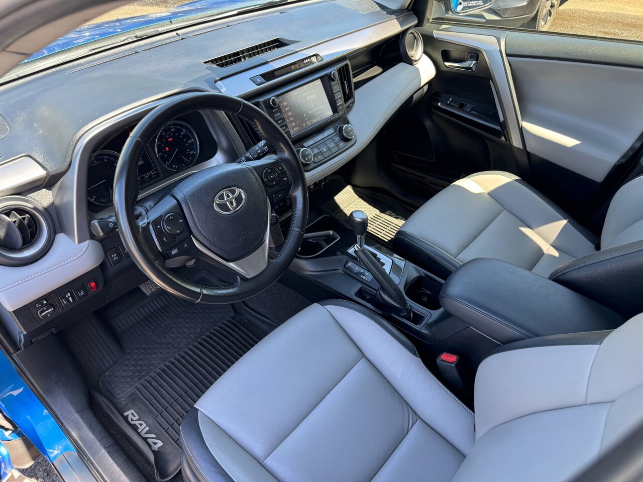 2018 Toyota RAV4 Limited AWD ADAPTIVE CRUISE - Photo 2 - Portland, OR 97211
