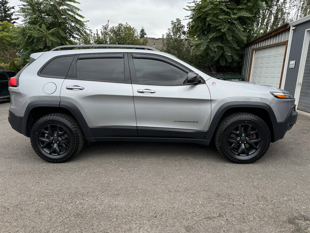 2016 Jeep Cherokee Trailhawk 4WD NAVIGATION LEATHER   - Photo 6 - Portland, OR 97211