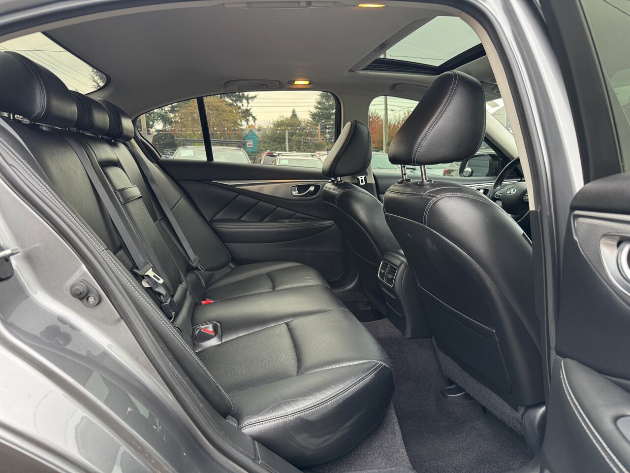 2015 INFINITI Q50 Premium AWD   - Photo 16 - Portland, OR 97211