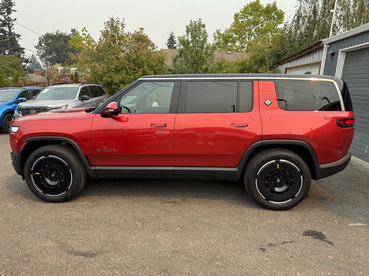 2025 Rivian R1S Adventure - Photo 4 - Portland, OR 97211