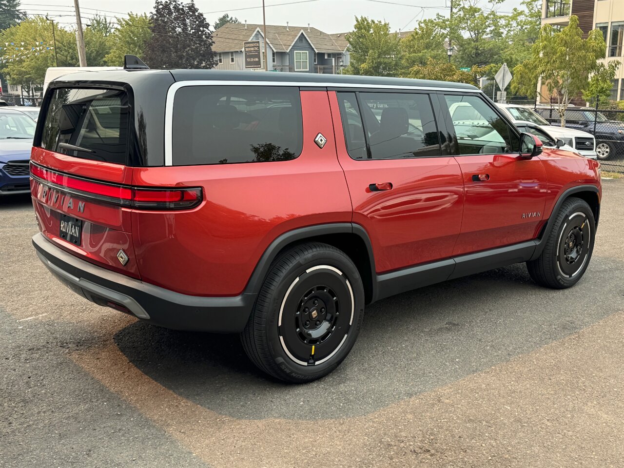 2025 Rivian R1S Adventure - Photo 8 - Portland, OR 97211
