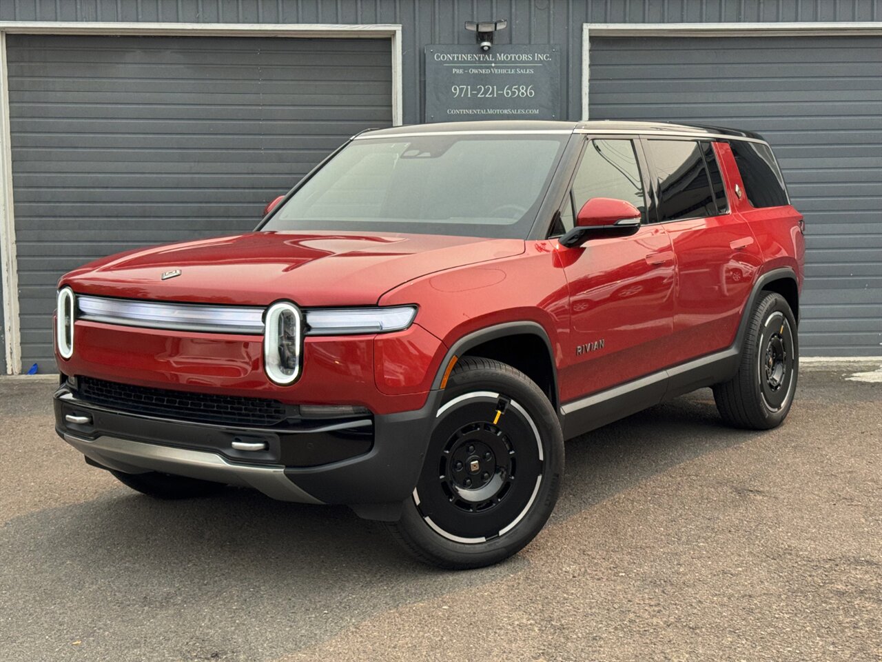 2025 Rivian R1S Adventure - Photo 1 - Portland, OR 97211