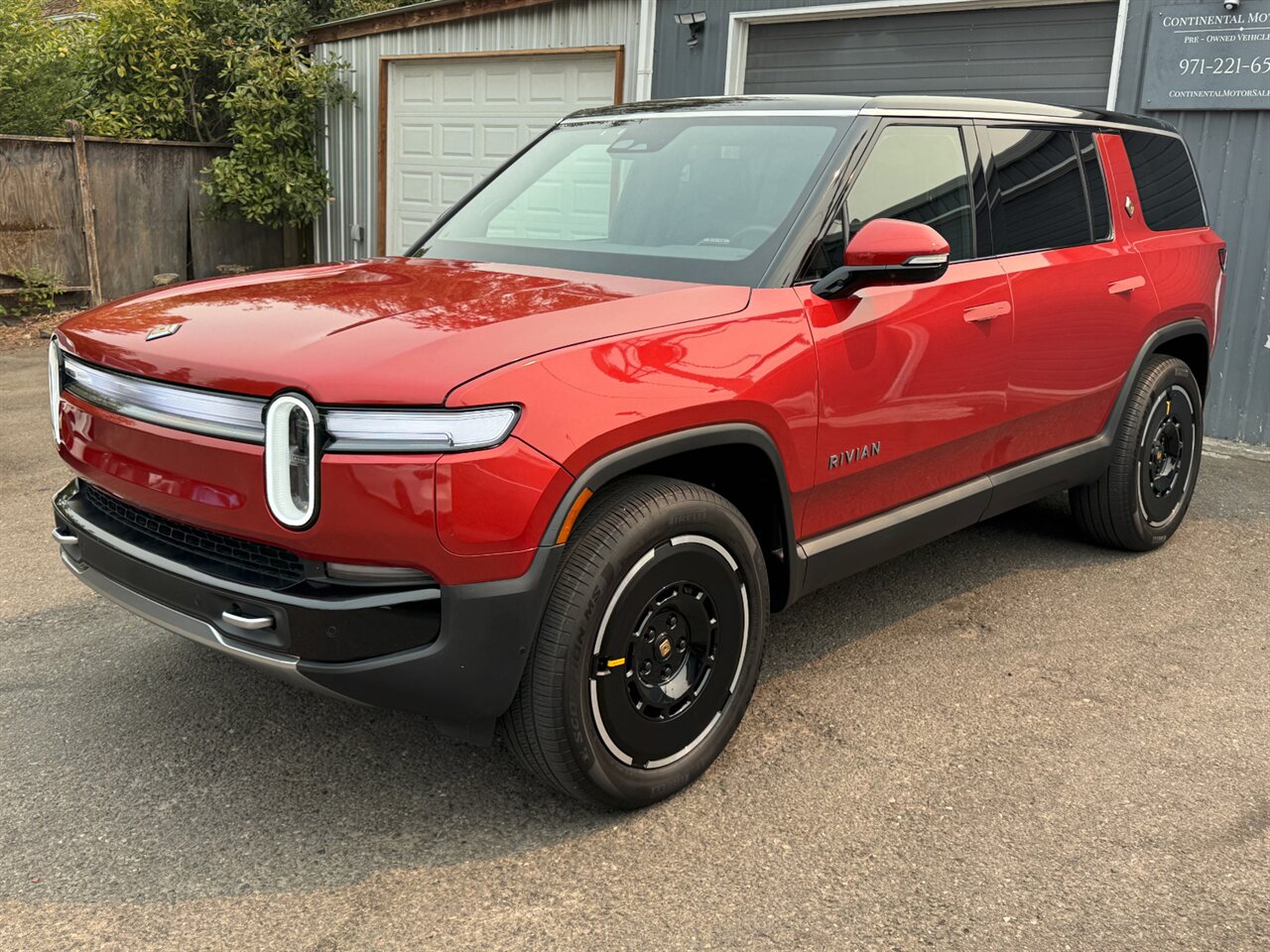 2025 Rivian R1S Adventure - Photo 3 - Portland, OR 97211