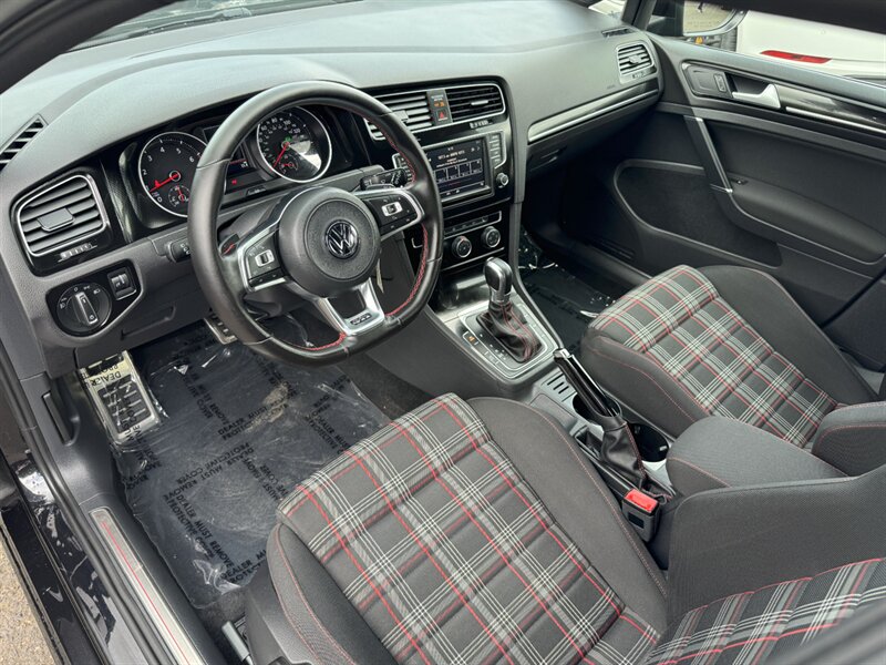 2017 Volkswagen Golf GTI S  