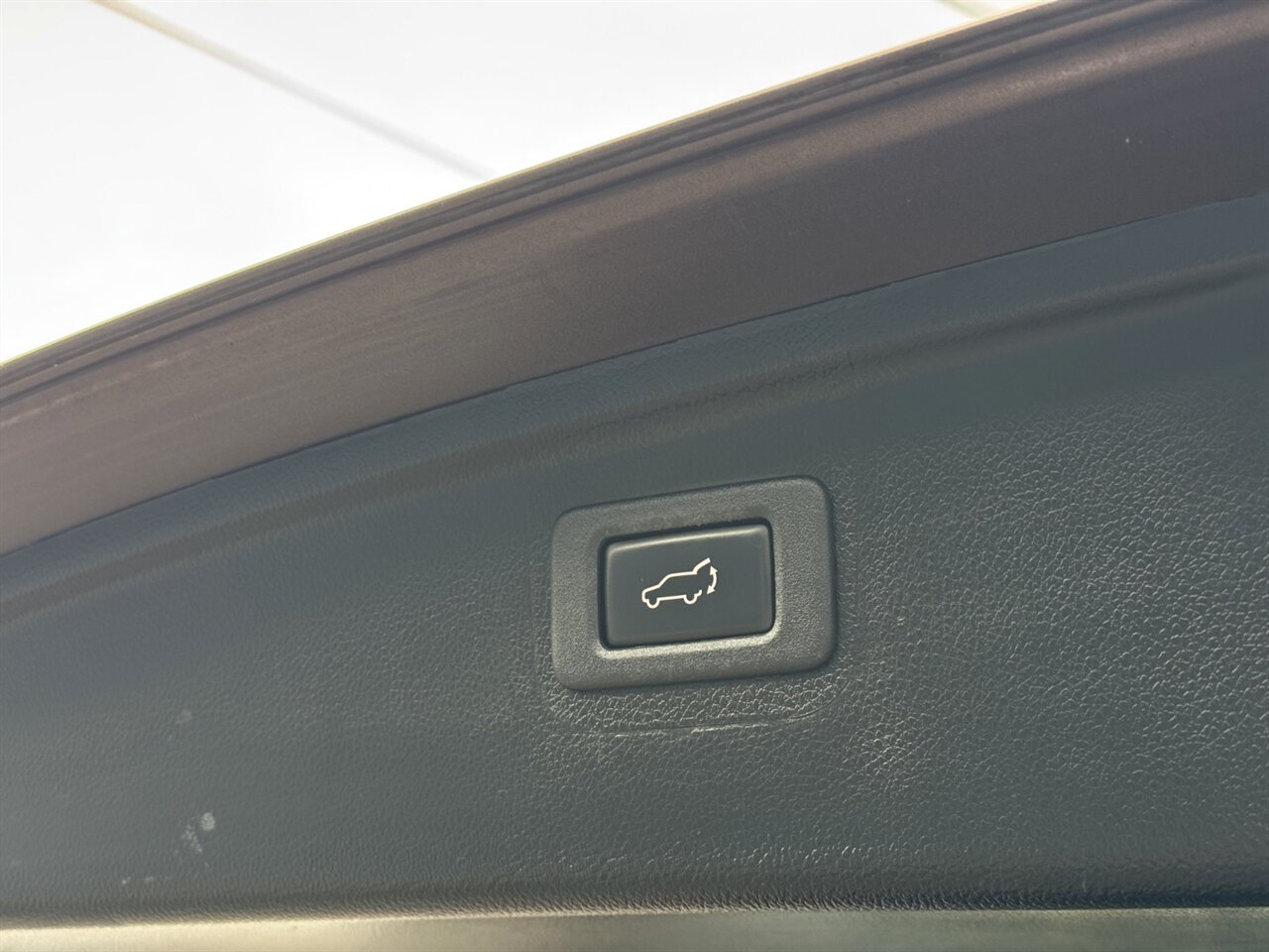 2019 Subaru Outback 2.5i Limited EYESIGHT BLIS LEATHER   - Photo 16 - Portland, OR 97211