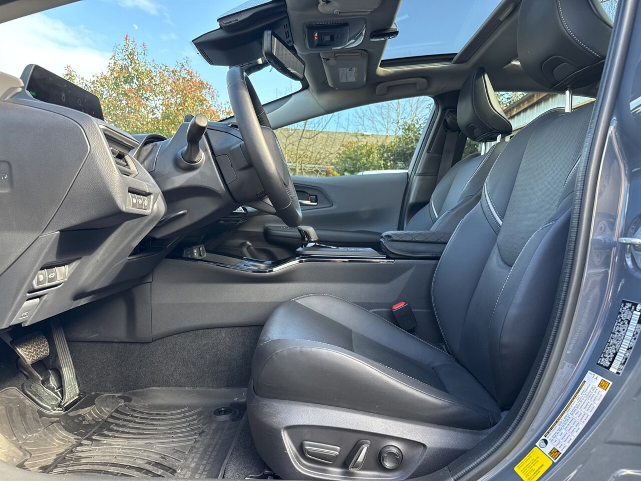 2024 Toyota Prius Limited HYBRID 52 / 52 MPG   - Photo 11 - Portland, OR 97211