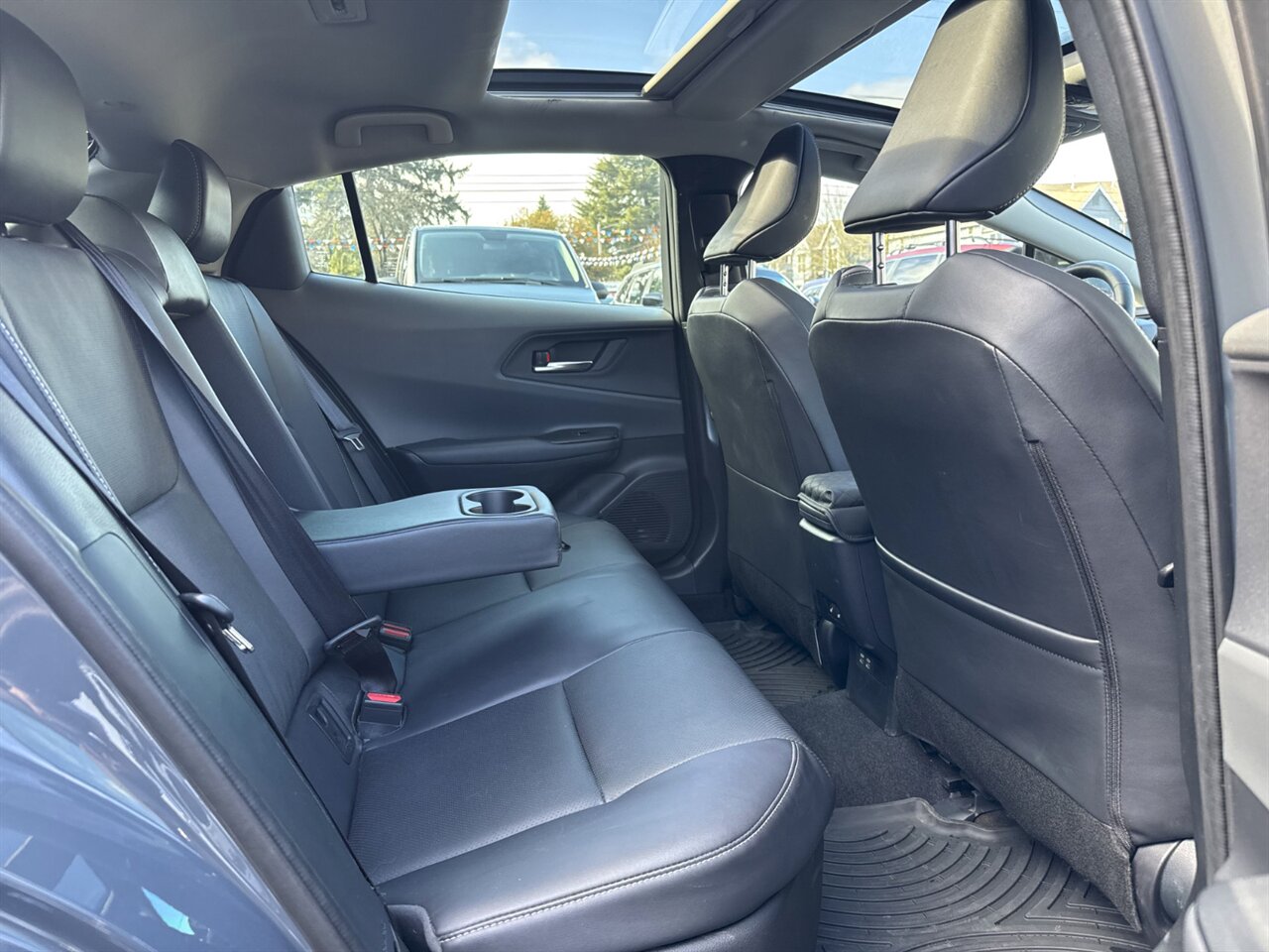 2024 Toyota Prius Limited HYBRID 52 / 52 MPG   - Photo 16 - Portland, OR 97211